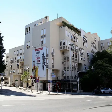 Sunshine Apartment *